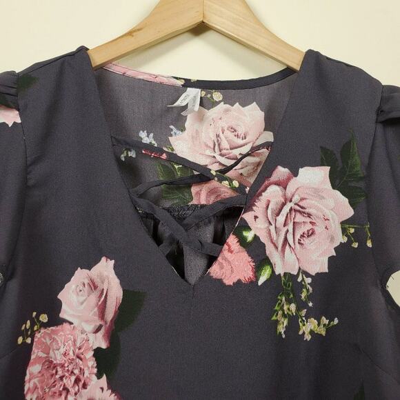 Live 4 Truth Floral Blouse Womens Size S Dark Gray Pink V Neck Cap Sleeve - Picture 2 of 11